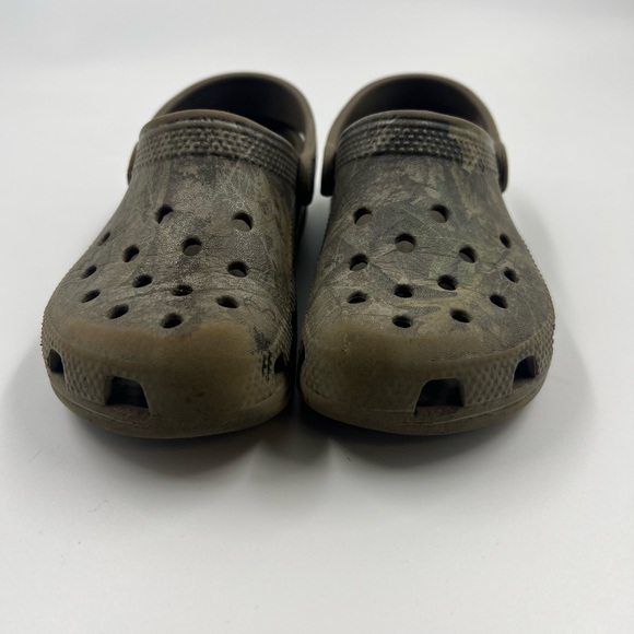 Crocs Camouflage Shoes Youth Size 12 - Picture 2 of 5